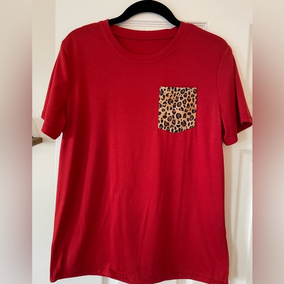 Leopard Pocket Red T Women’s Size Small - Picture 1 of 2